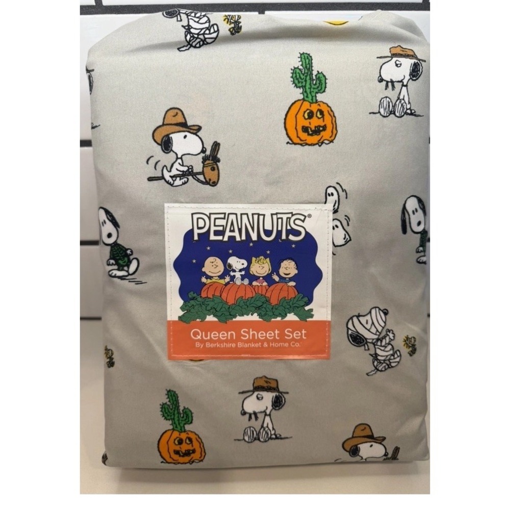 Peanuts Snoopy Spike Gray Halloween Queen Sheet Set Mummy Cactus Skeleton